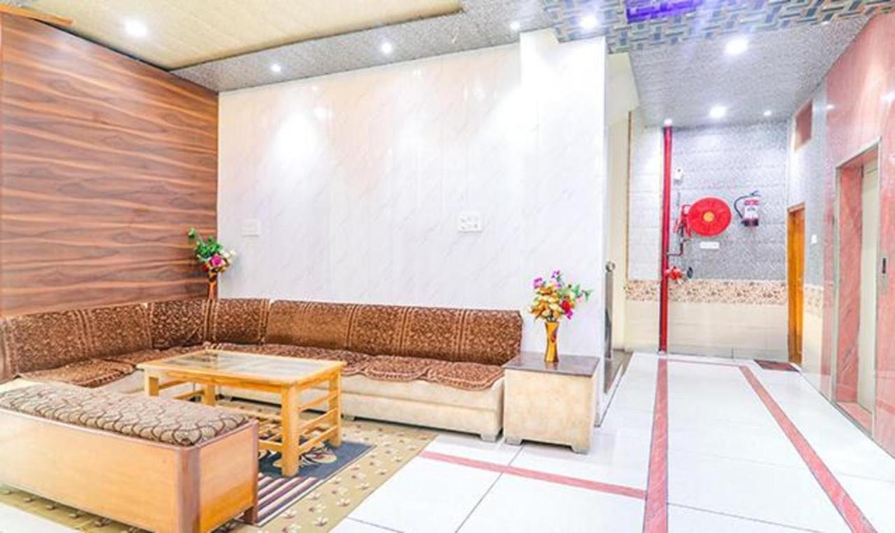 首都o 64299太阳城酒店 Juhi Bari 外观 照片